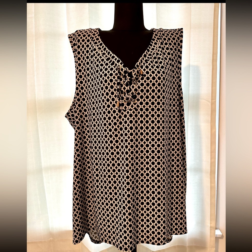 Tacera Black & White Sleeveless Blouse (size 2x)
